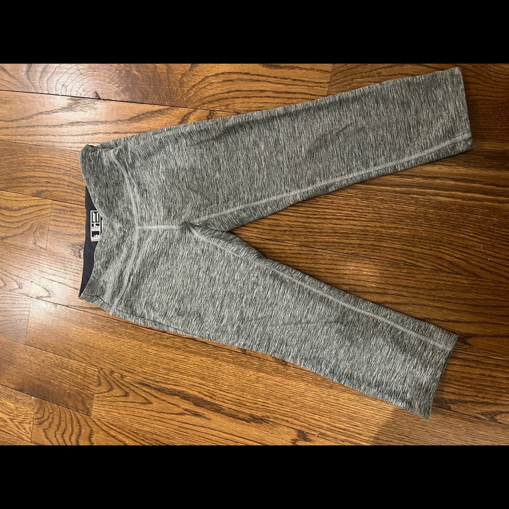 New Balance crop leggings. Size S
